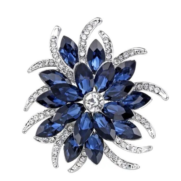 🌻 Crystal Flower Brooch - Picture 8 of 8